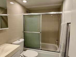 3000 Riomar St, Unit 410 in Fort Lauderdale, FL - Building Photo - Building Photo