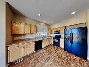 5525 Kittredge St in Denver, CO - Foto de edificio - Building Photo