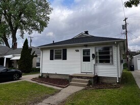 329 E 5th St in Royal Oak, MI - Building Photo