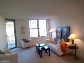 11800 Sunset Hills Rd in Reston, VA - Building Photo - Building Photo