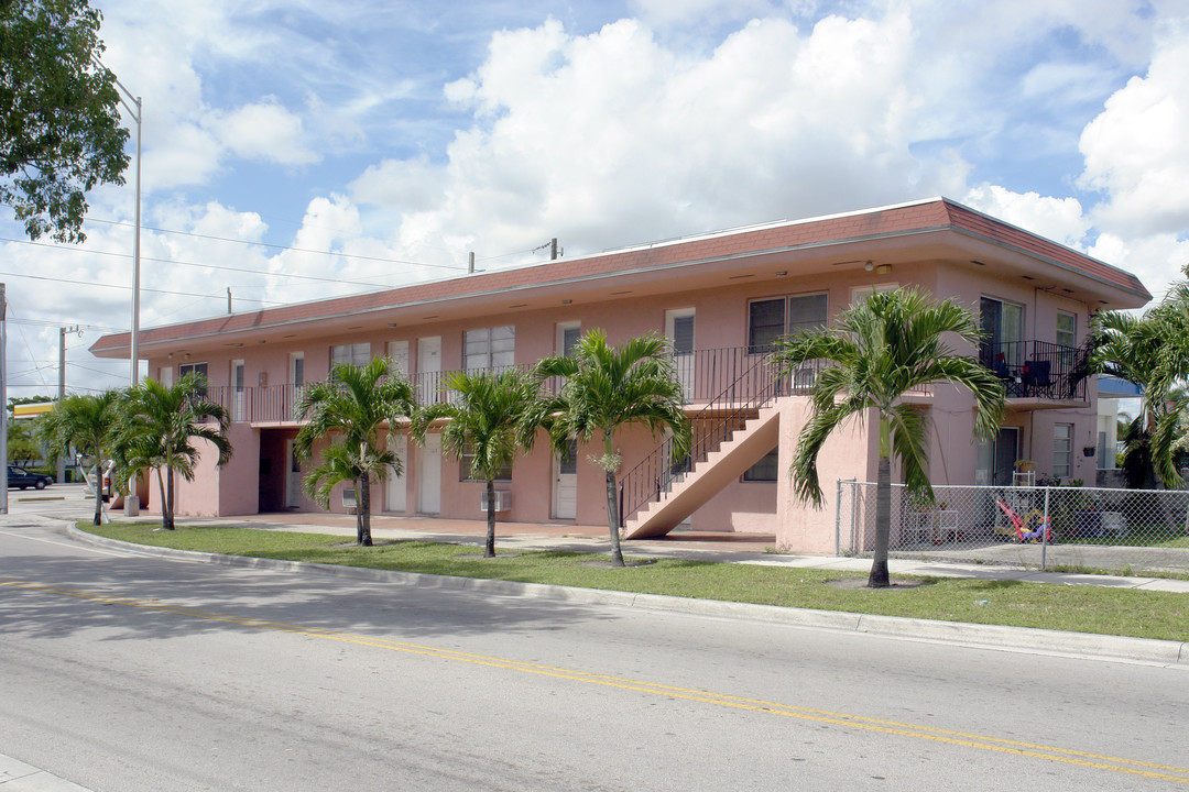 345 W 68th St in Hialeah, FL - Building Photo