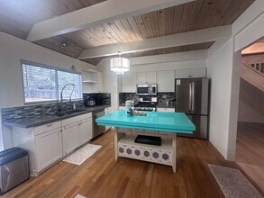 1064 Modoc Way in South Lake Tahoe, CA - Building Photo - Building Photo
