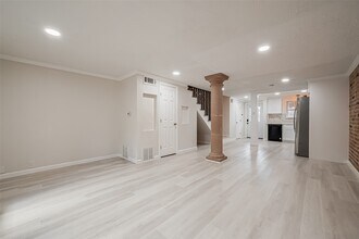 12 Hyde Park Blvd in Houston, TX - Building Photo - Building Photo