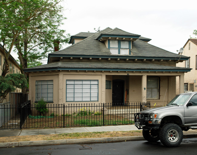 135 N Calaveras St in Fresno, CA - Building Photo - Building Photo