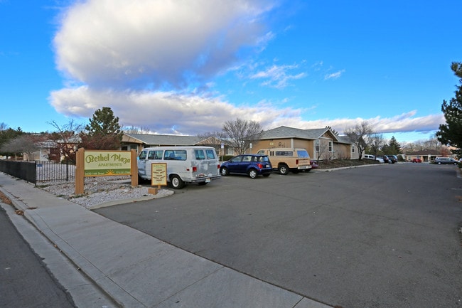 Bethel Plaza in Sparks, NV - Foto de edificio - Building Photo