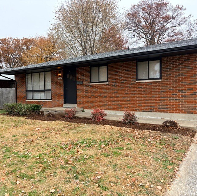 1928 Cornell Ave in Edwardsville, IL - Foto de edificio