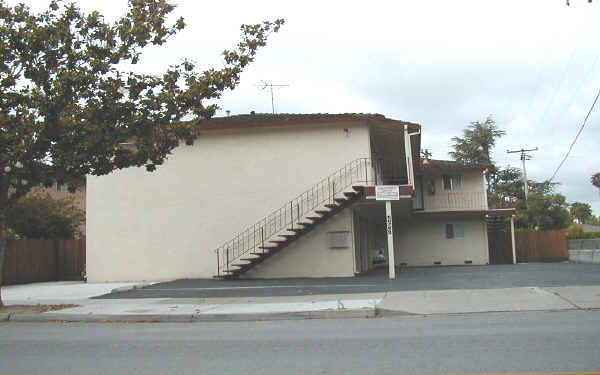 452 S Bernardo Ave in Sunnyvale, CA - Foto de edificio - Building Photo