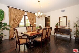 525 S Gretna Green Way in Los Angeles, CA - Building Photo - Building Photo