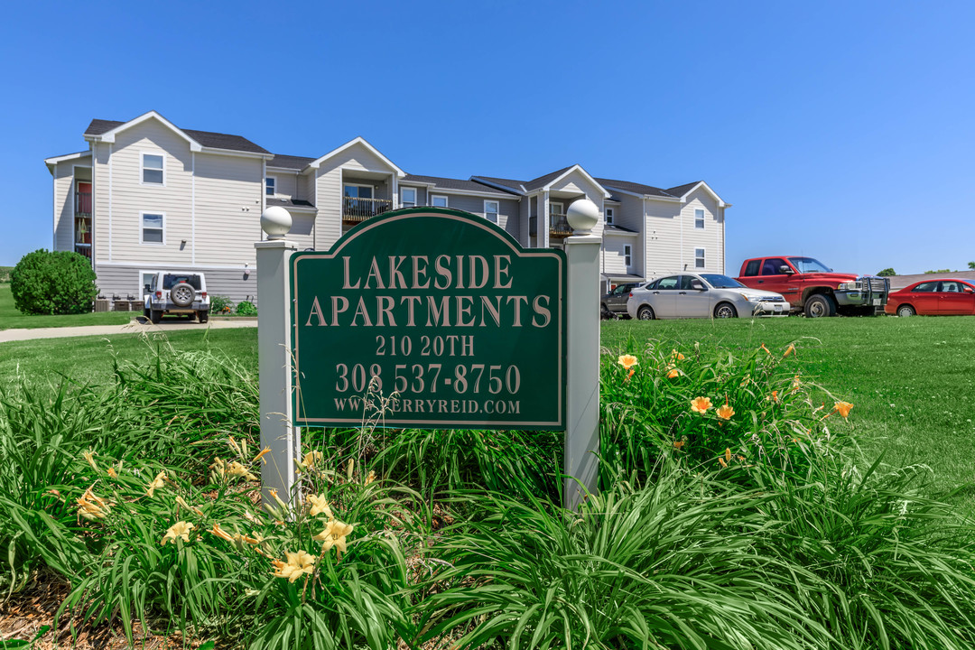 Lakeside in Gothenburg, NE - Building Photo