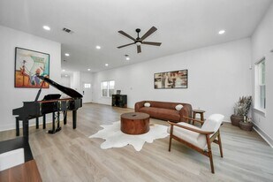 6747 Peerless St in Houston, TX - Building Photo