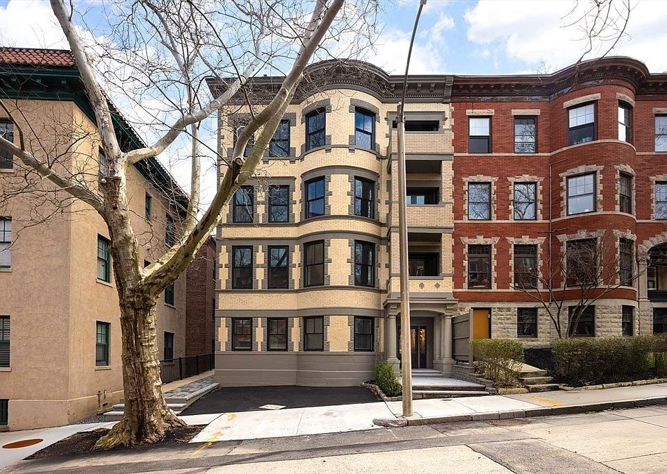6 Claflin Rd, Unit 4 in Brookline, MA - Building Photo