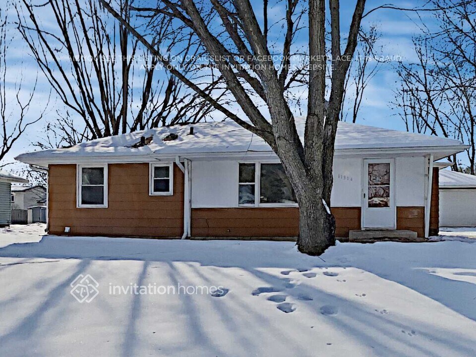 11314 N Heights Dr NW in Coon Rapids, MN - Building Photo