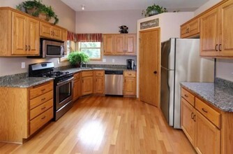 9282 Creek Way in Savage, MN - Building Photo - Building Photo