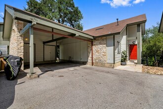 2010 Jones Rd, Unit D in Austin, TX - Foto de edificio - Building Photo
