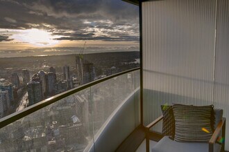 1033 Nelson St. in Vancouver, BC - Building Photo - Building Photo