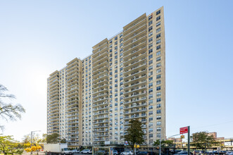 Brightwater Towers in Brooklyn, NY - Building Photo - Building Photo