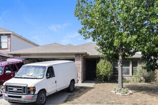 8112 Southern Pine Way in Fort Worth, TX - Building Photo