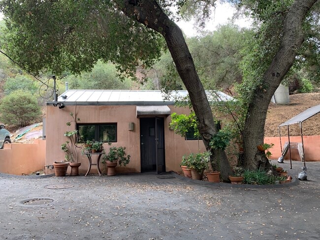 property at 1722 Oak Dr