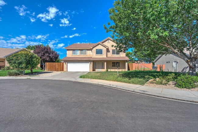 property at 1906 Bridle Cir