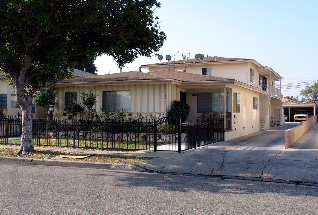 4326 W 130th St in Hawthorne, CA - Building Photo