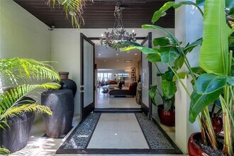 1111 N Venetian Dr in Miami Beach, FL - Building Photo - Building Photo