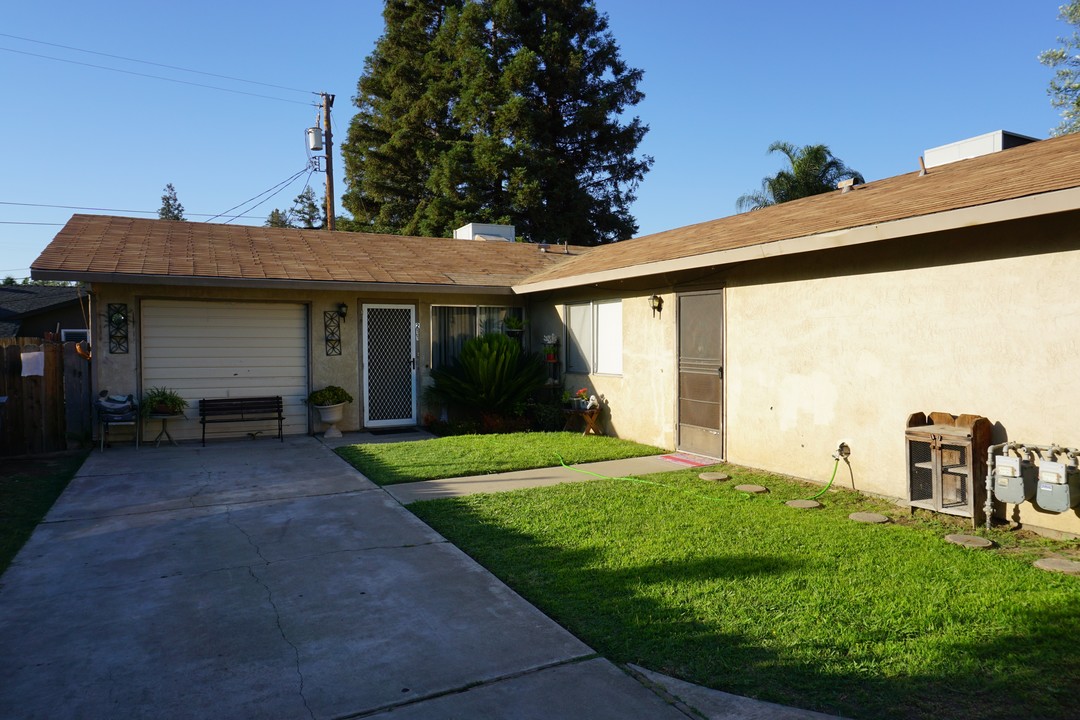 211 California St in Ripon, CA - Building Photo