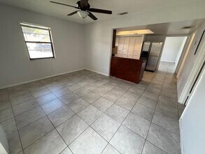 1217 White Pine Dr in Wellington, FL - Foto de edificio - Building Photo