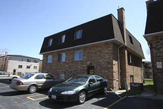 9973 Linda Ln in Des Plaines, IL - Building Photo - Building Photo