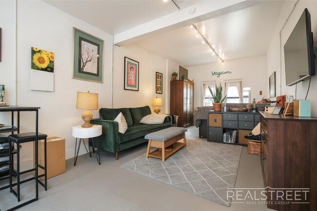 Spacious Studio LOFT in Williamsburg!