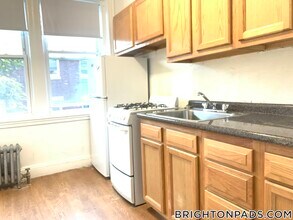 1687 Commonwealth Ave in Boston, MA - Building Photo - Building Photo