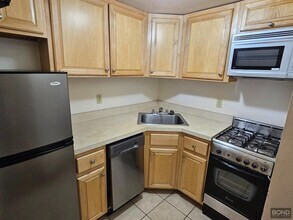 318 W 105th St in New York, NY - Building Photo - Building Photo