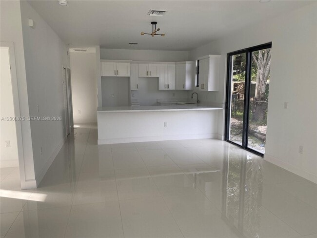 1851 Wilmington St in Opa Locka, FL - Building Photo - Building Photo