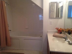 4550 Jona Free Ln, Unit C-302 in Kissimmee, FL - Building Photo - Building Photo