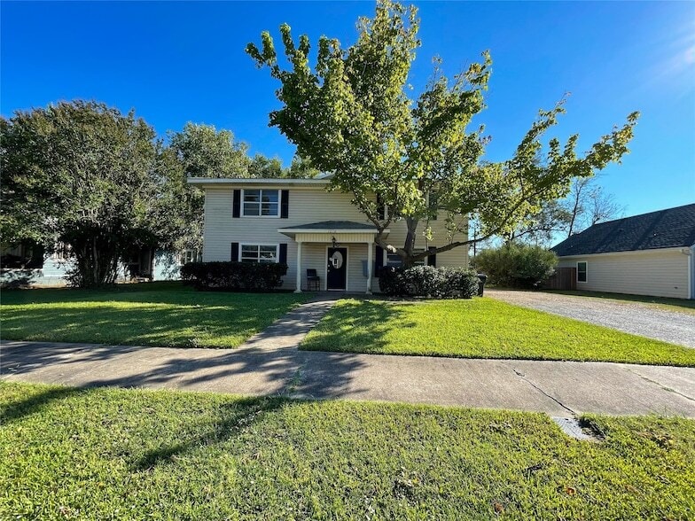 1016 W Gandy St, Unit 4 in Denison, TX - Building Photo