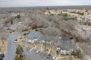 Bretton Woods in Coram, NY - Building Photo