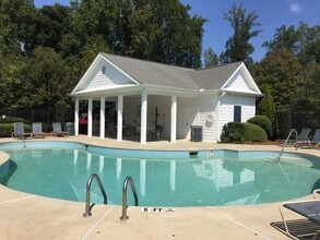2240 Vistoria Dr in Cumming, GA - Foto de edificio - Building Photo