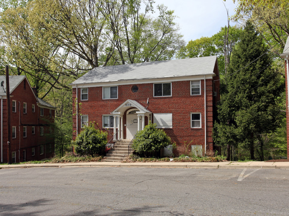 8314 Roanoke Ave in Takoma Park, MD - Building Photo