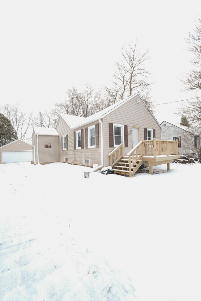 1313 Summerset Dr in Mount Pleasant, WI - Building Photo - Building Photo