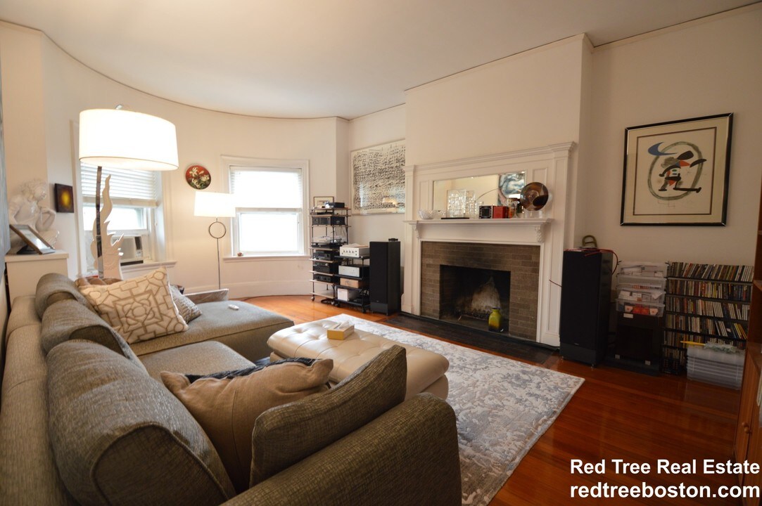 1685 Beacon St, Unit 2 in Brookline, MA - Building Photo