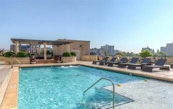 4909 Laclede Ave, Unit 1605 in St. Louis, MO - Building Photo - Building Photo