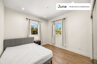 Room in Shared 4 bed/4 bath home in Los Angeles, CA - Building Photo