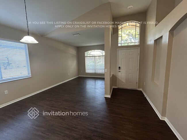 15454 Martinmeadow Dr in Lithia, FL - Foto de edificio - Building Photo