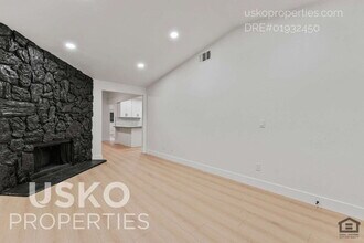 5012 Lorijo Way in North Highlands, CA - Foto de edificio - Building Photo