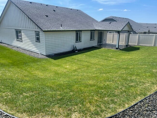 6842 W 27th Ave in Kennewick, WA - Building Photo - Building Photo