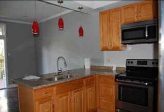 1917 Wharton St, Unit B in Philadelphia, PA - Building Photo - Building Photo
