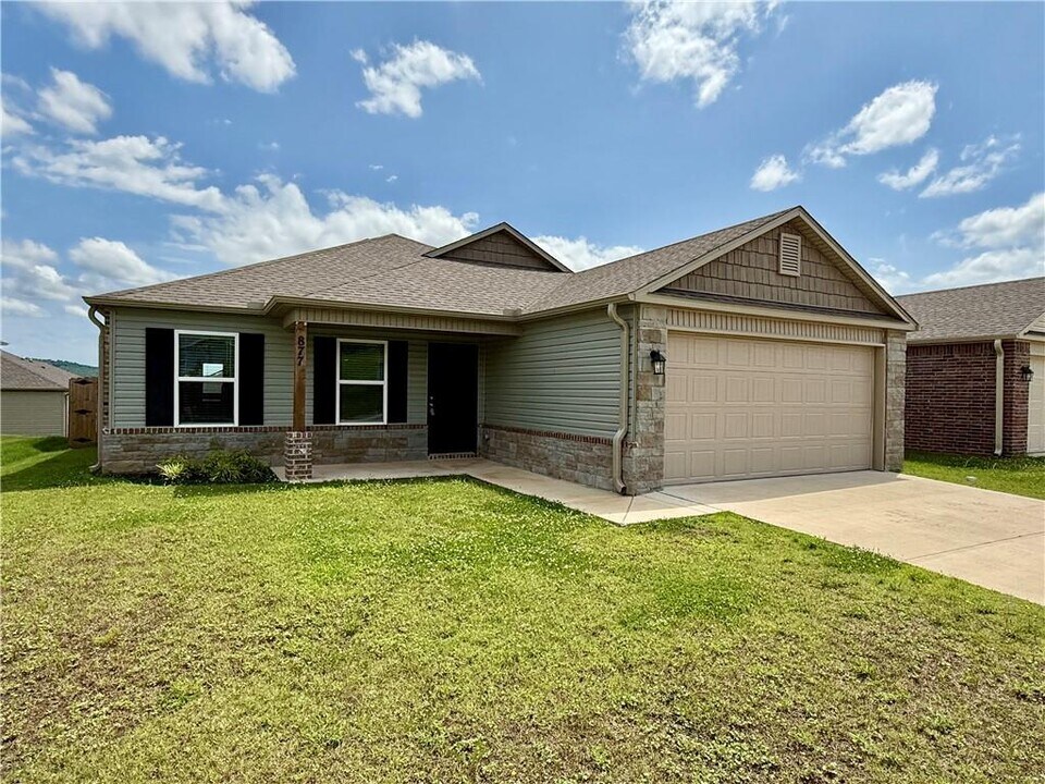 877 Fairlane St in Fayetteville, AR - Building Photo