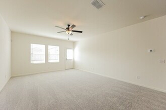 5619 Finch Cyn in Converse, TX - Building Photo - Building Photo