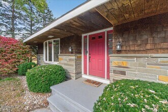 321 Middletown Rd in Waterford, NY - Building Photo - Building Photo