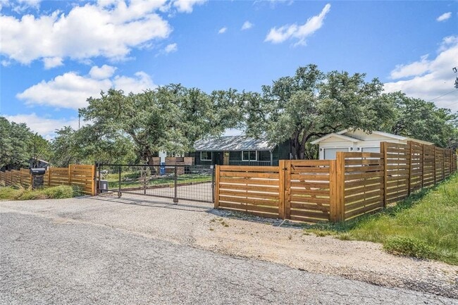 property at 180 Kingsway Dr