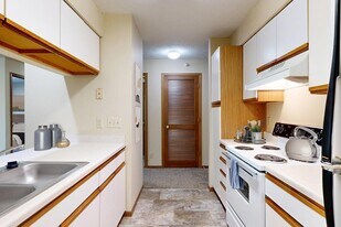 Pine Lake Heights Apartments in Lincoln, NE - Building Photo